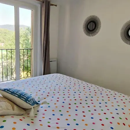 Maison Au Village Et Au Calme Totalement Rénovée. Villa Grimaud