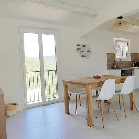 Maison Au Village Et Au Calme Totalement Rénovée.
