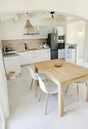 Villa Maison Au Village Et Au Calme Totalement Rénovée. *