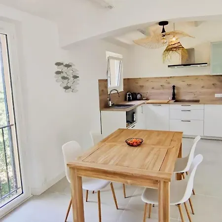 Maison Au Village Et Au Calme Totalement Rénovée. Villa *