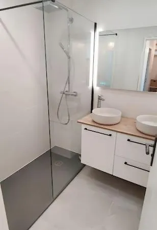 Maison Au Village Et Au Calme Totalement Rénovée. *